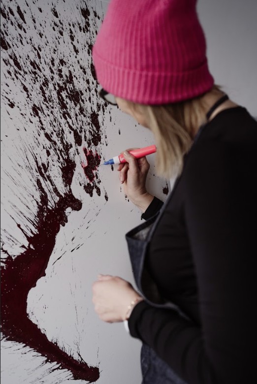 Jutta Reindler beim Malen